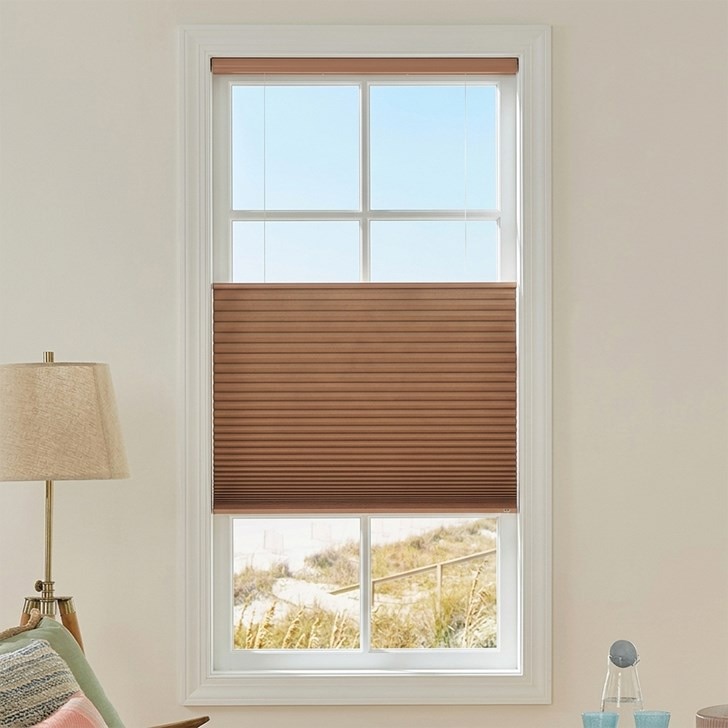 Color: Cosmopolitan Ginger Brown; Lift: Top Down Bottom Up