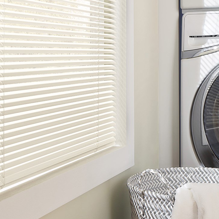 Bali Classics Aluminum Horizontal Blinds with Cordless Lift/Wand Tilt: Alabaster 112