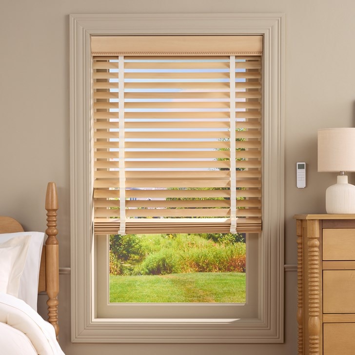 Color: Natural 100; Lift and Tilt: Motorized; Power: Solar Panel; Corners: Rounded; Cloth Tape: Pearl; Valance: 4 Inch Cord