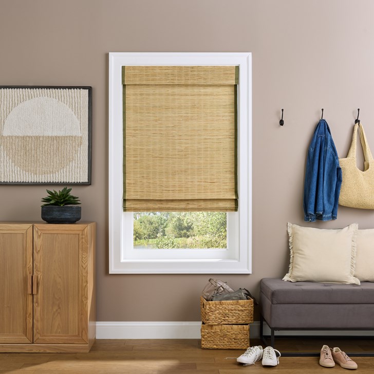 Color: Sunny Thatch; Lift: Cordless; Liner: Light Filtering Oyster; Edge Binding: Green; Valance: Included