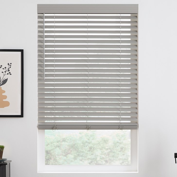 Color: Smooth Silver Ash 180; Headrail: Modern Valance